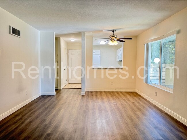 Building Photo - 7425 Charmant Dr