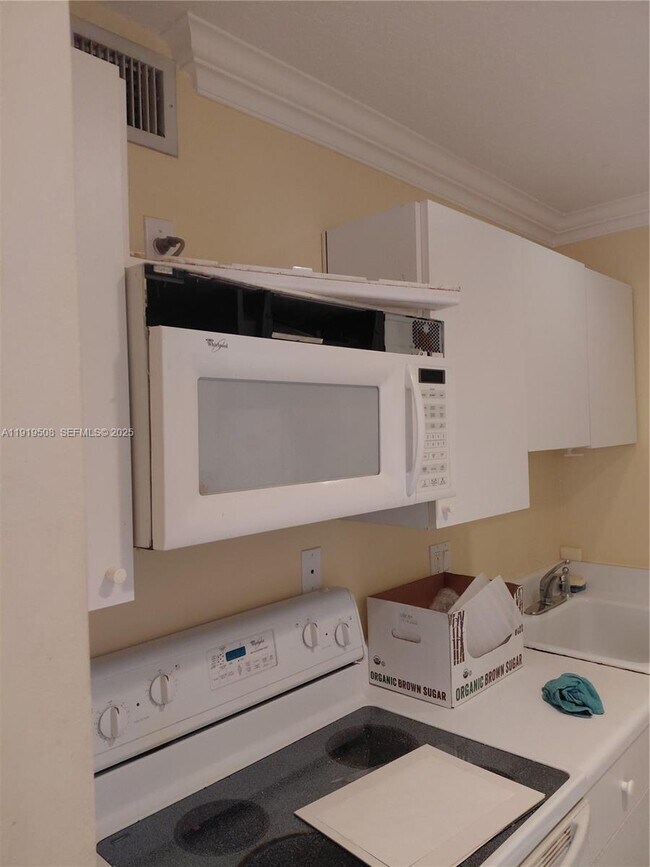 Building Photo - 731 Hummingbird Way