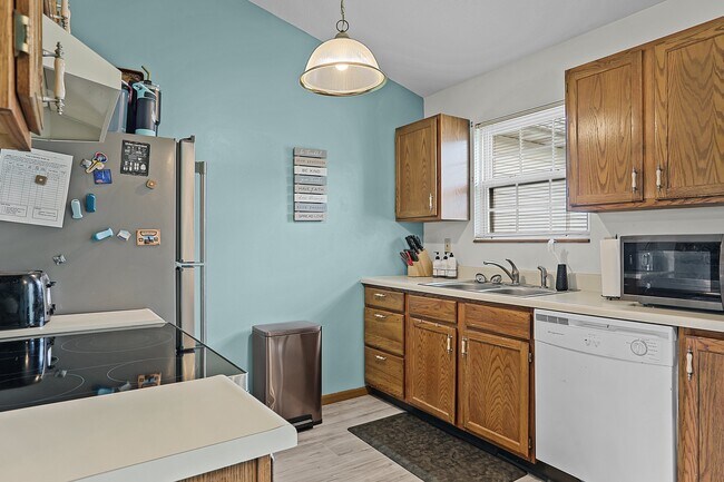 Building Photo - 116 Bayhill Blvd