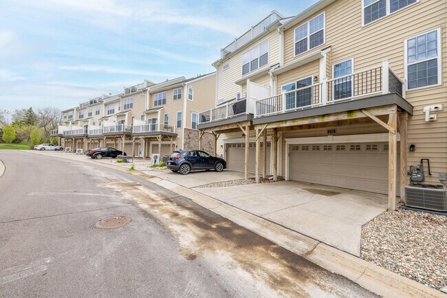 Building Photo - 2715 S Spurway Dr