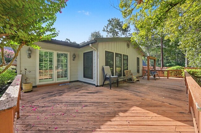 Building Photo - 122 Warbonnet Dr
