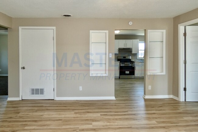 Building Photo - 2163 Hoops Dr