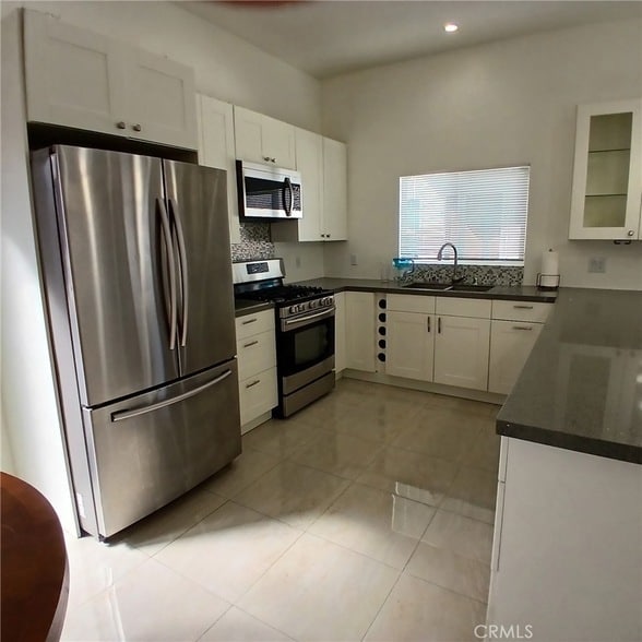 Building Photo - 16043 San Fernando Mission Blvd