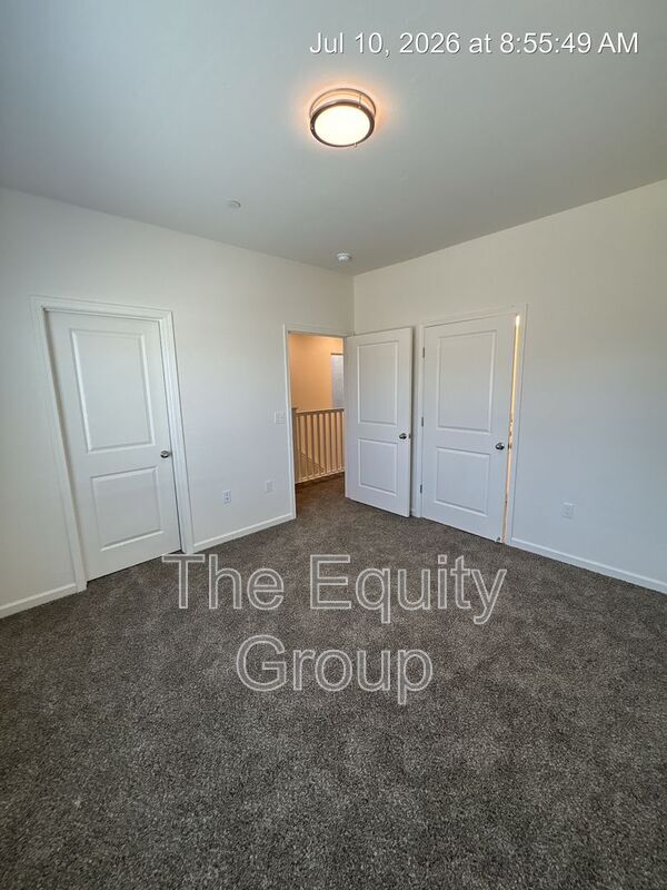Building Photo - 725 S Pinkham St
