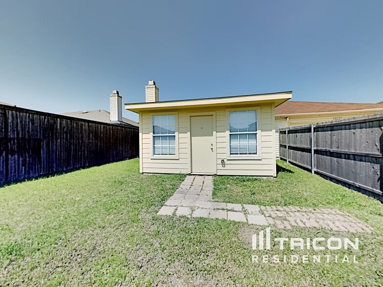 Building Photo - 2641 Bandera Pl