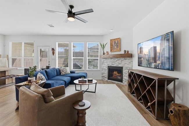 Building Photo - 209 Zamora Xing