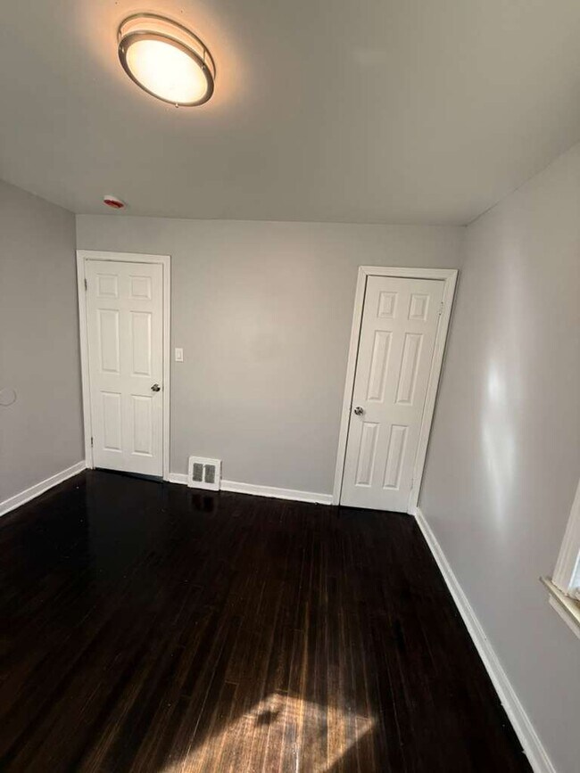 Building Photo - 9054 Grandville Ave