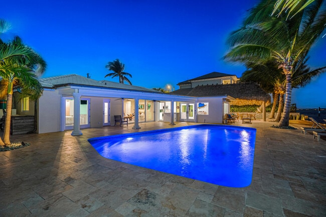 Building Photo - 844 East Dr