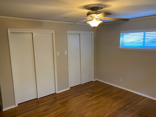 Building Photo - 147 Jewell Rd