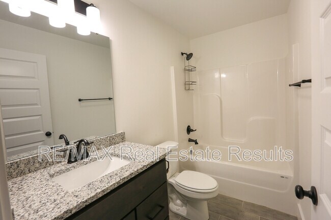 Building Photo - 1510 Emmerson St