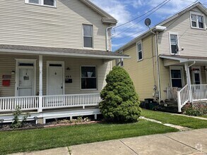 Building Photo - Charming & Well-Maintained 2-Bedroom, 1.5-...