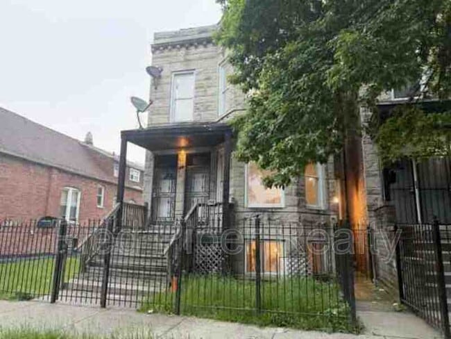 Building Photo - 5621 S Elizabeth St