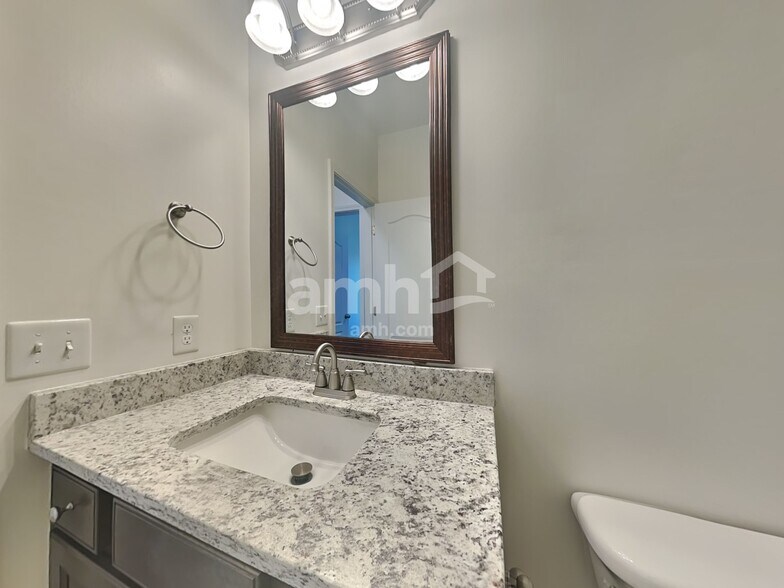 Building Photo - 137 Caledonia Dr
