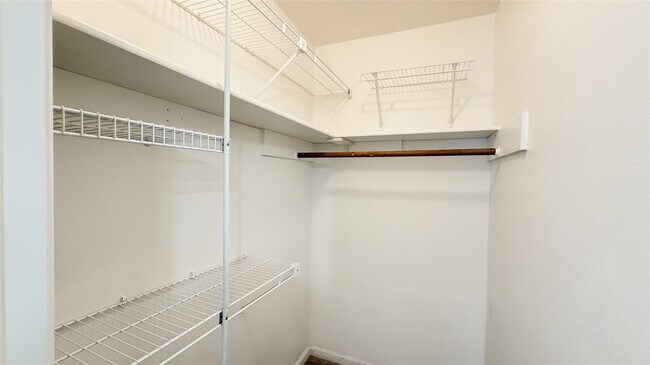 Building Photo - 18010 Blundell Dr