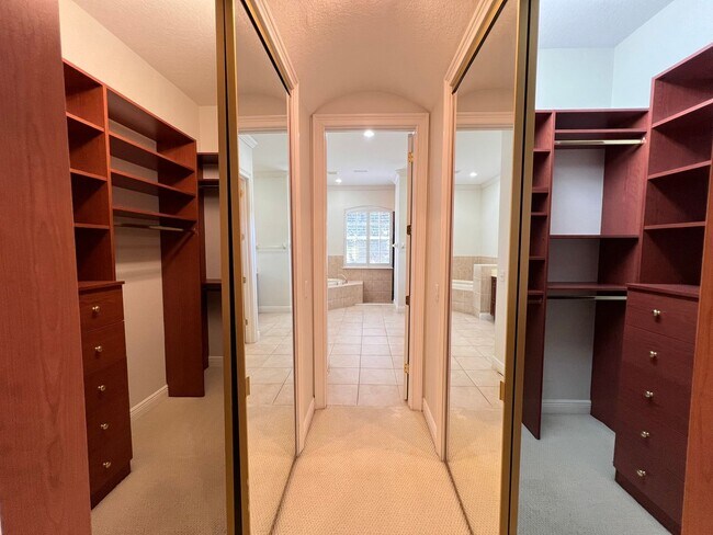 Building Photo - GORGEOUS SINGLE FAMILY HOME - PROPERTY  FU...
