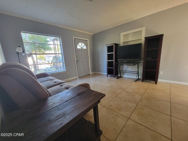 Building Photo - 1405 W 13th St