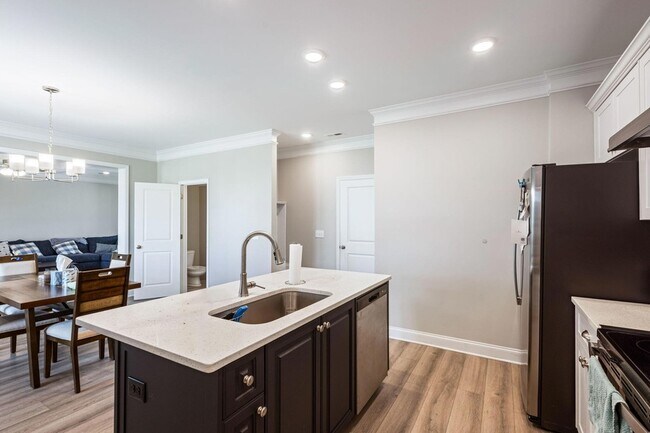 Building Photo - 3580 Hilltop Trl