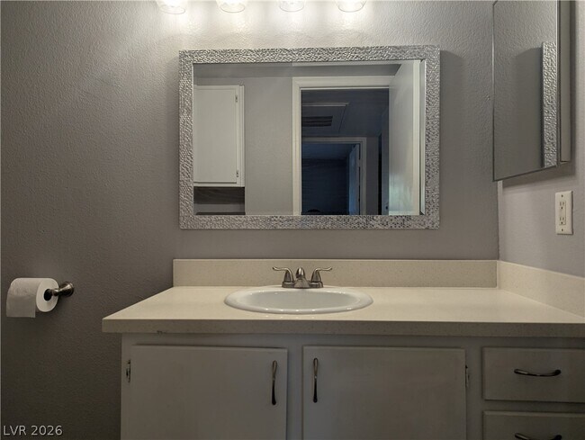 Building Photo - 555 E Silverado Ranch Blvd