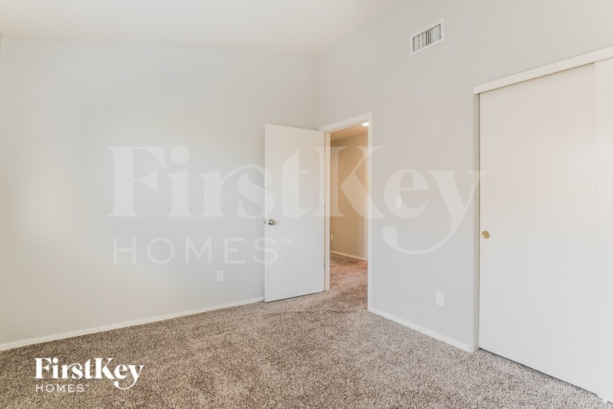 Building Photo - 3392 W Vía Campana De Oro