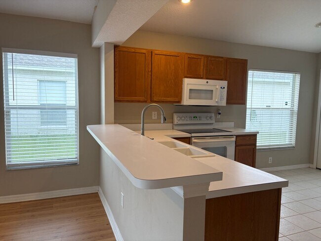 Building Photo - 10815 Lakeside Vista Dr