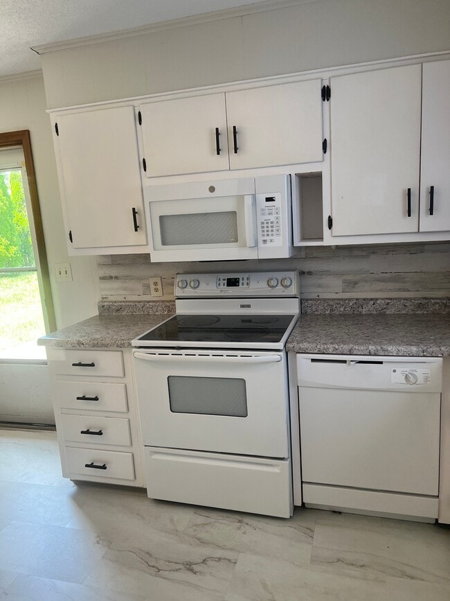 Building Photo - 1813 Standish Pl