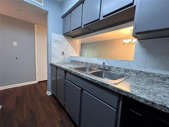 Building Photo - 8433 Hearth Dr
