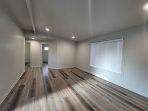 Building Photo - Charming 2 bed 1 bath