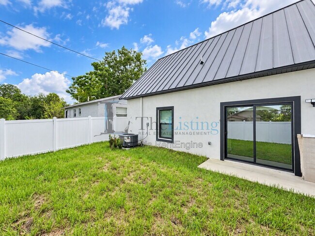 Building Photo - 727 Magnolia Ave