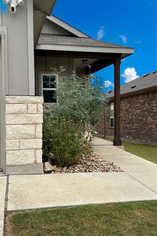 Building Photo - 302 Eves Necklace Dr.