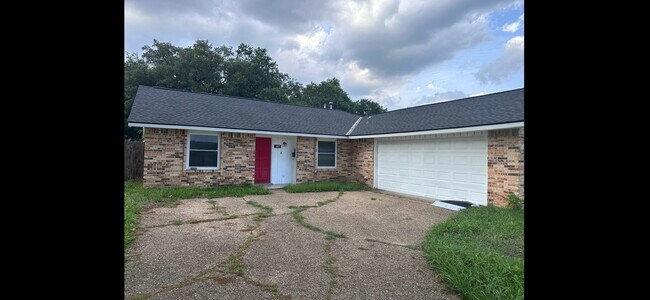Building Photo - 1017 Heritage Dr