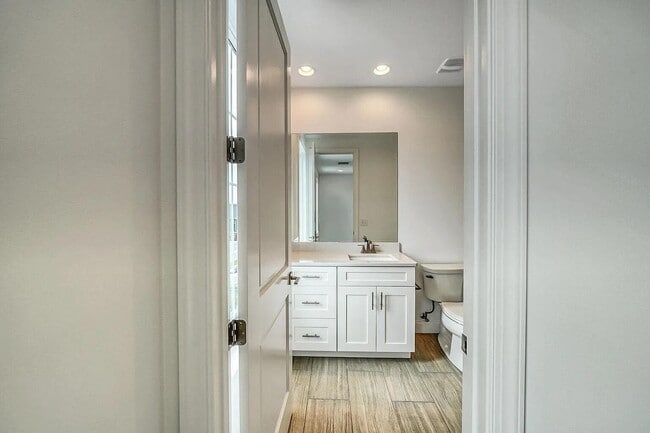 Building Photo - 22 Roundwood Dr