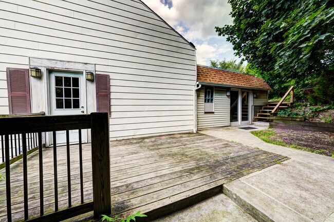 Building Photo - AVAILABLE AUGUST 2026 - Beautiful 3 Bedroom Home w/ OFF-STREET PARKING & Deck!