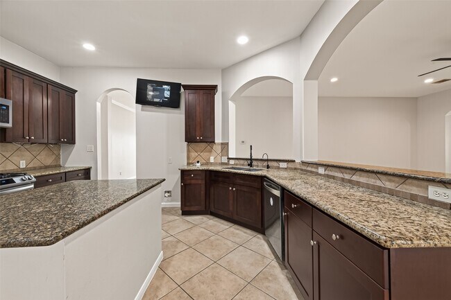 Building Photo - 706 Silver Creek Cir