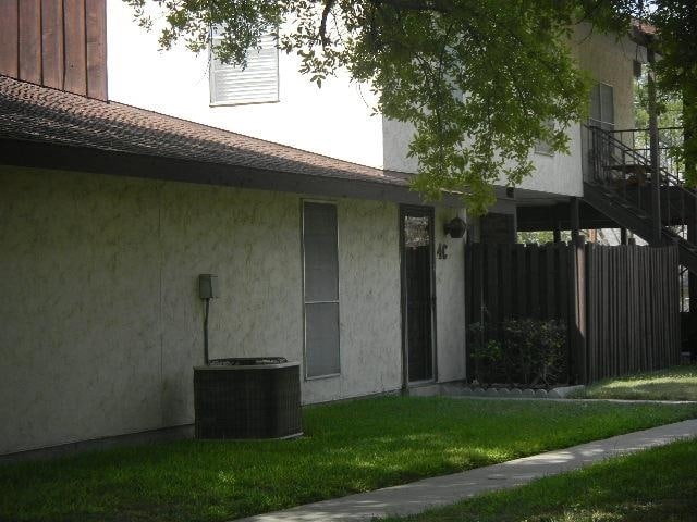 Building Photo - 100 Royal Way Dr