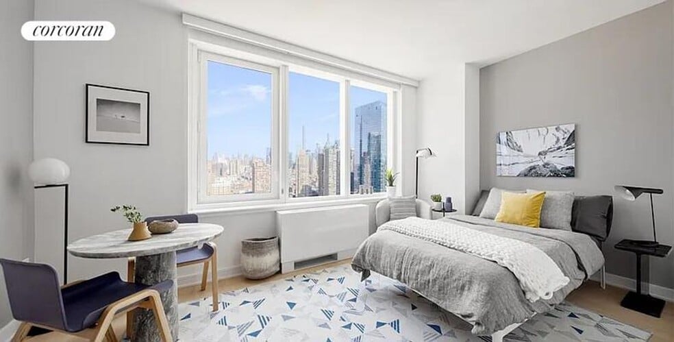 Building Photo - 555 W 38th St