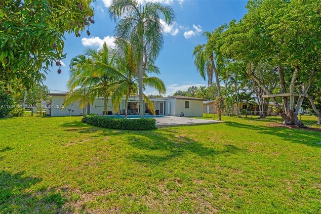 Building Photo - 15400 SW 84th Ave