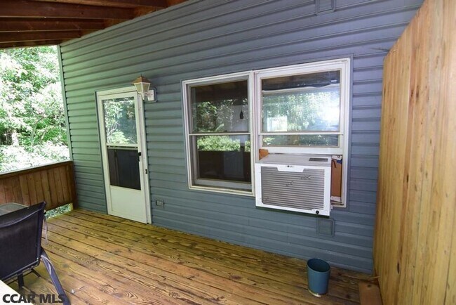 Building Photo - Woods Edge 2-Bedroom Townhome!