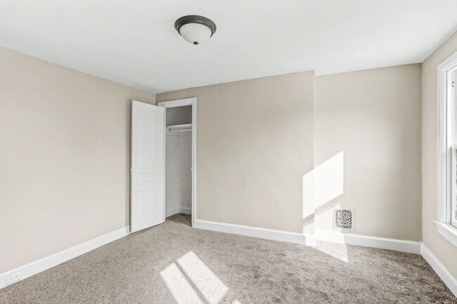 Building Photo - 5 bedroom, 2 bathroom house in downtown Carlisle