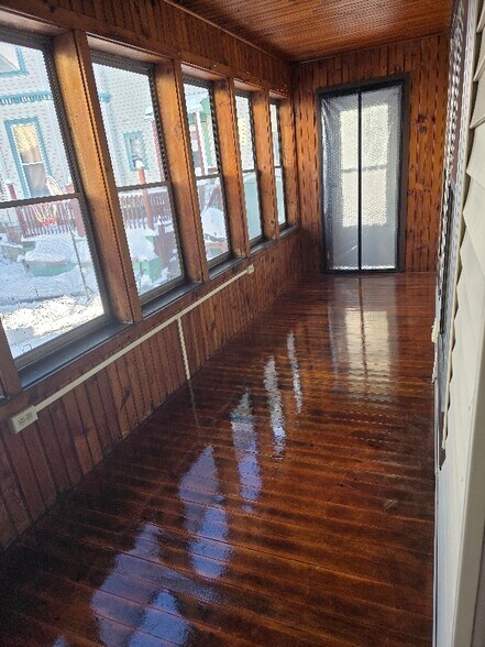 Primary Photo - 560 Pine St