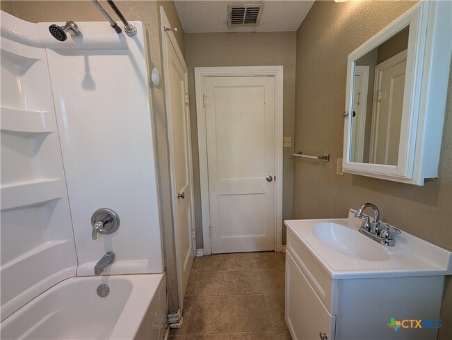 Building Photo - 1185 W Mill St