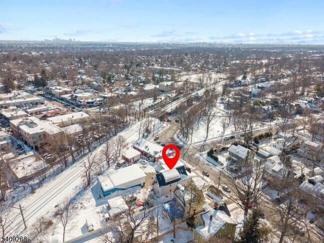 Building Photo - 96 Watchung Ave