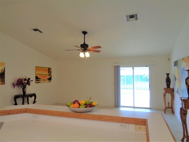 Building Photo - 741 17th Ln SW
