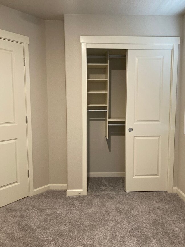 Building Photo - Beautiful Newer Home in Tigard