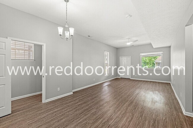 Building Photo - 2345 N Kenwood Ave