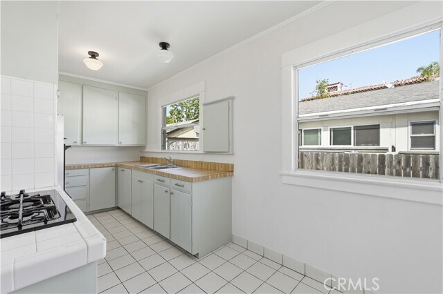 Building Photo - 815 S Juanita Ave