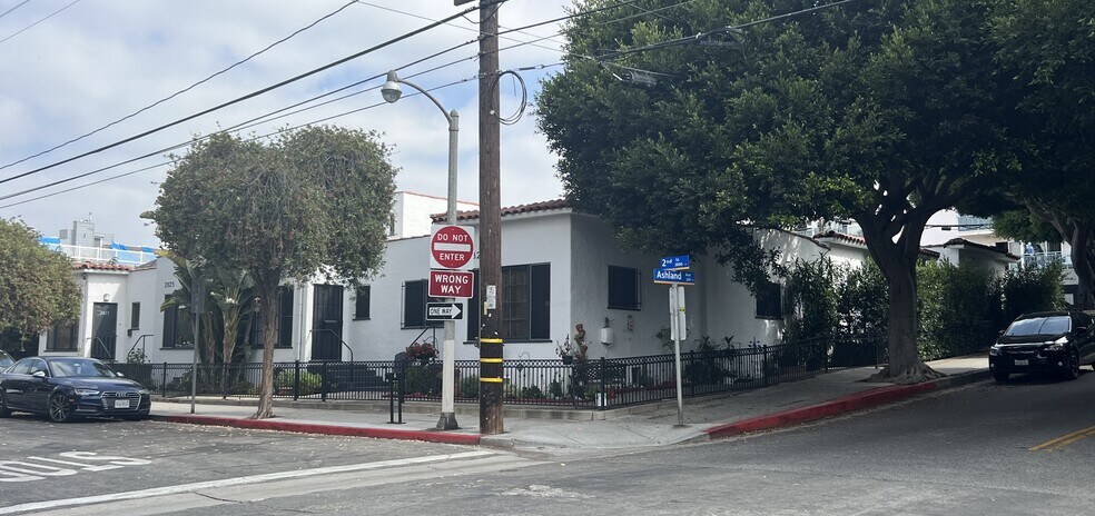 2nd Street and Ashland Avenue - 2827 2nd St