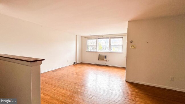 Building Photo - 5464 Vicaris St