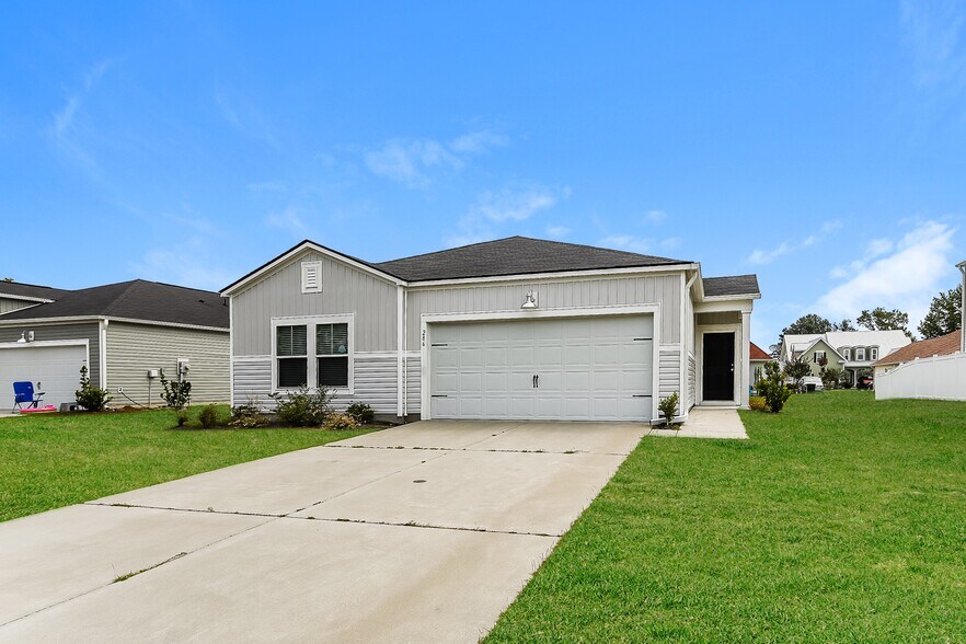 Building Photo - 135 S Reindeer Rd
