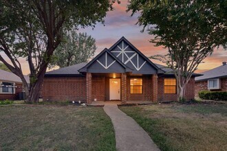 Building Photo - 3701 University Dr
