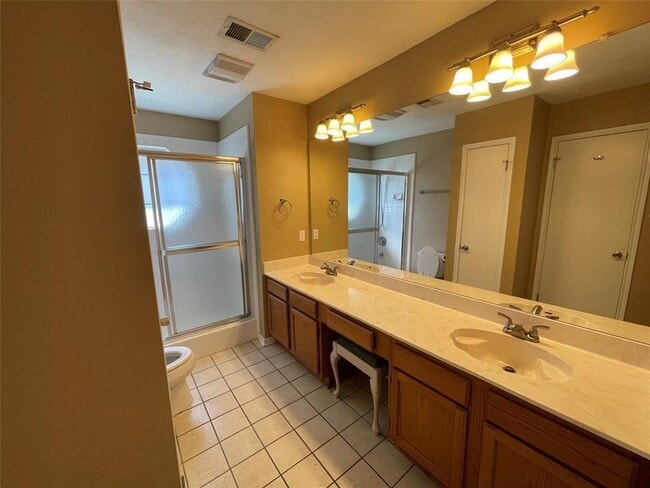 Building Photo - 16917 Ardisia Dr